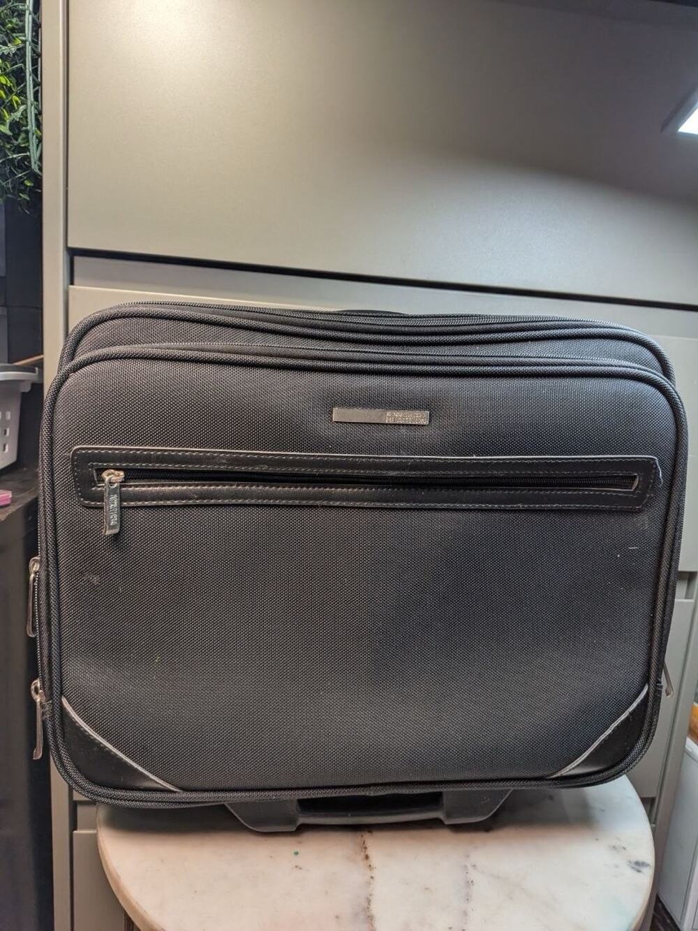 Reaction by Kenneth Cole Rolling Suitcase Black Carry On Travel Luggage